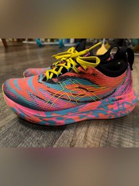 ASICS Gel-Nimbus 25
Color Injection - Aquarium size 8.5
